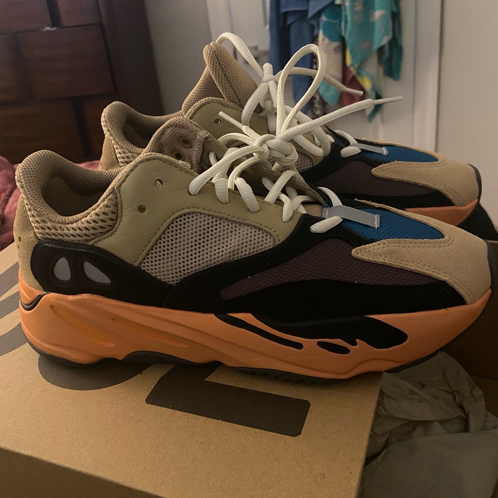 Adidas Yeezys 700